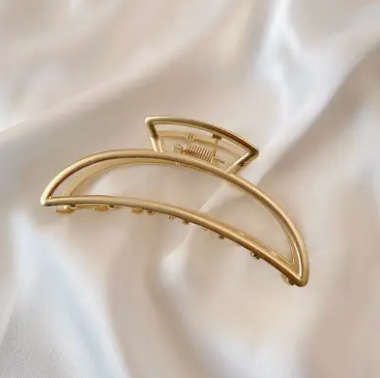 Becca Dome Claw Clip
